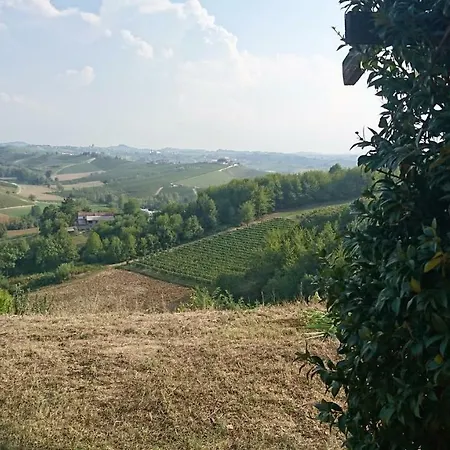 Large Secluded Villa, Fabulous Countryside Views, Beautiful Piedmonte Landscape Vila Castelnuovo Belbo