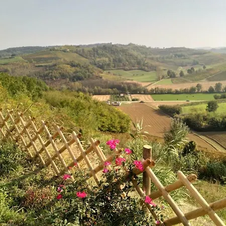 Vila Large Secluded Villa, Fabulous Countryside Views, Beautiful Piedmonte Landscape *