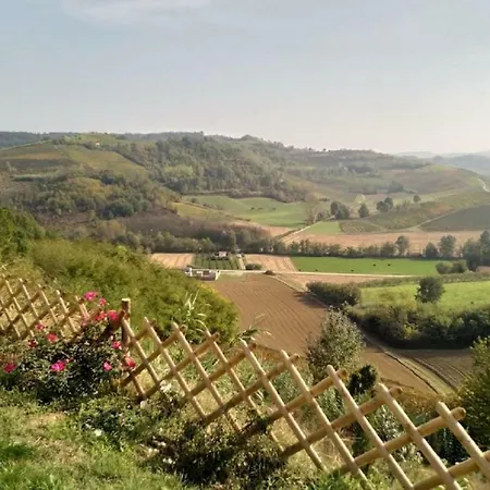 Large Secluded Villa, Fabulous Countryside Views, Beautiful Piedmonte Landscape Castelnuovo Belbo