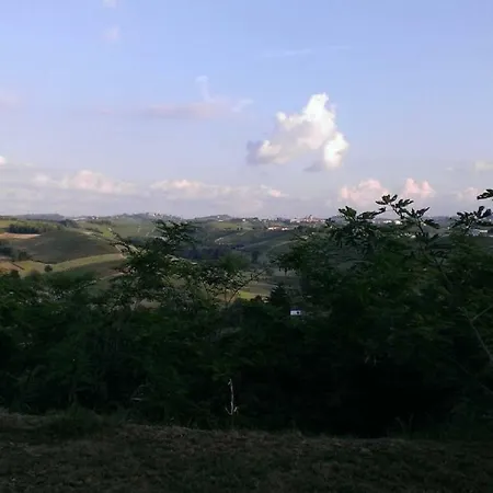 Large Secluded Villa, Fabulous Countryside Views, Beautiful Piedmonte Landscape Castelnuovo Belbo