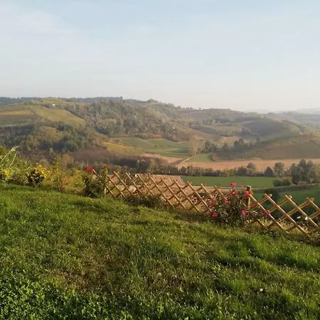 Large Secluded Villa, Fabulous Countryside Views, Beautiful Piedmonte Landscape * Castelnuovo Belbo